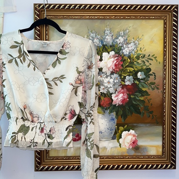 Guess Long Sleeve Blouse Women’s Size Small V Neck Ruched Crop Shirt - Picture 15 of 15